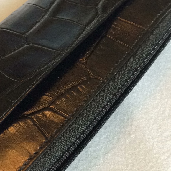 FINAL SALE PRICE Croc Print Black Zipper Wallet - Picture 2 of 4